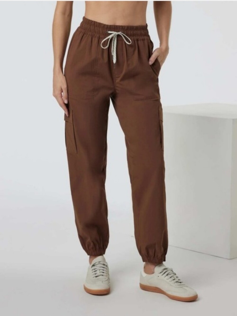 Vuori Womens Birch Cargo Jogger In Marsala Brown Size Small